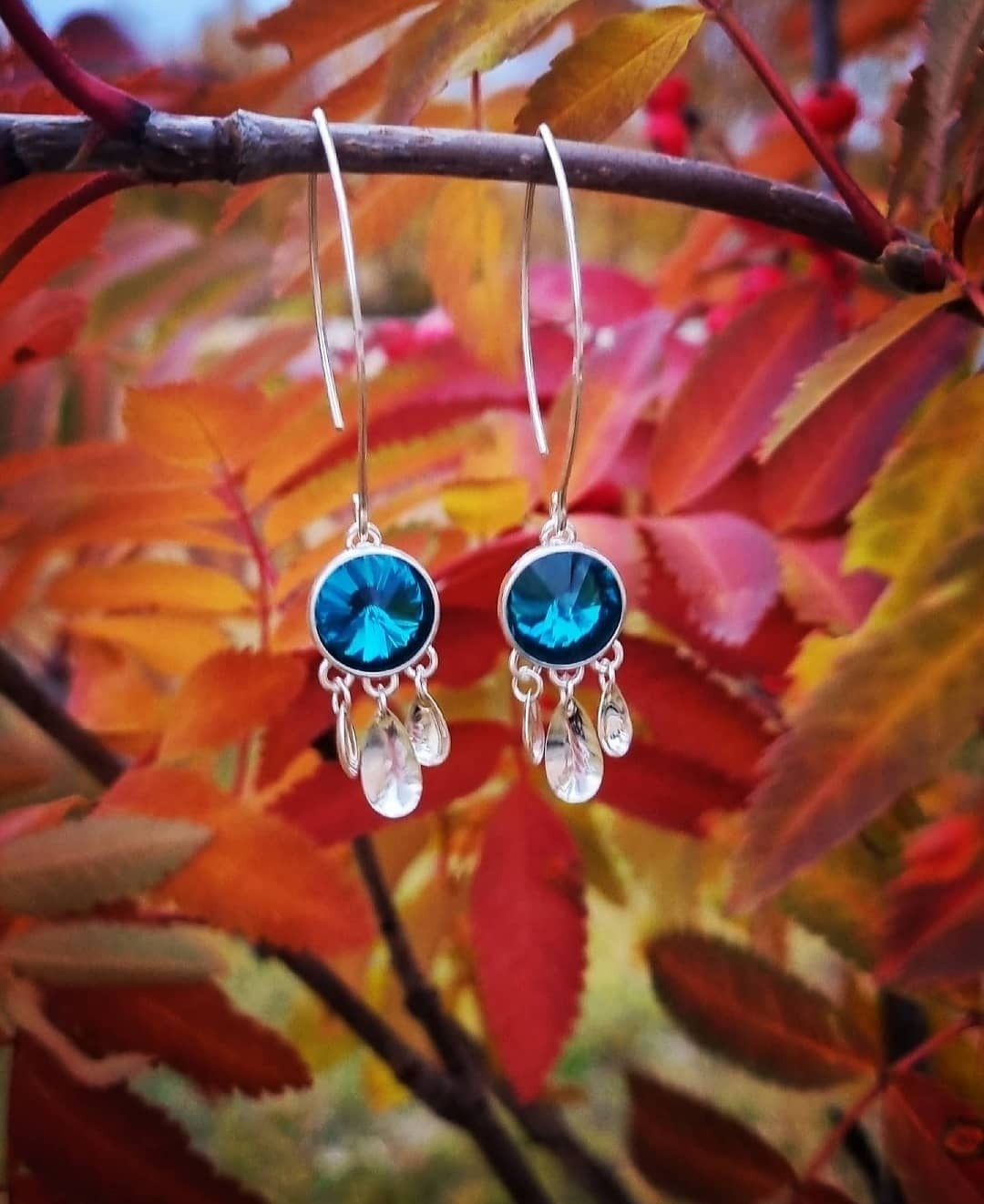 Earring petrol blue.